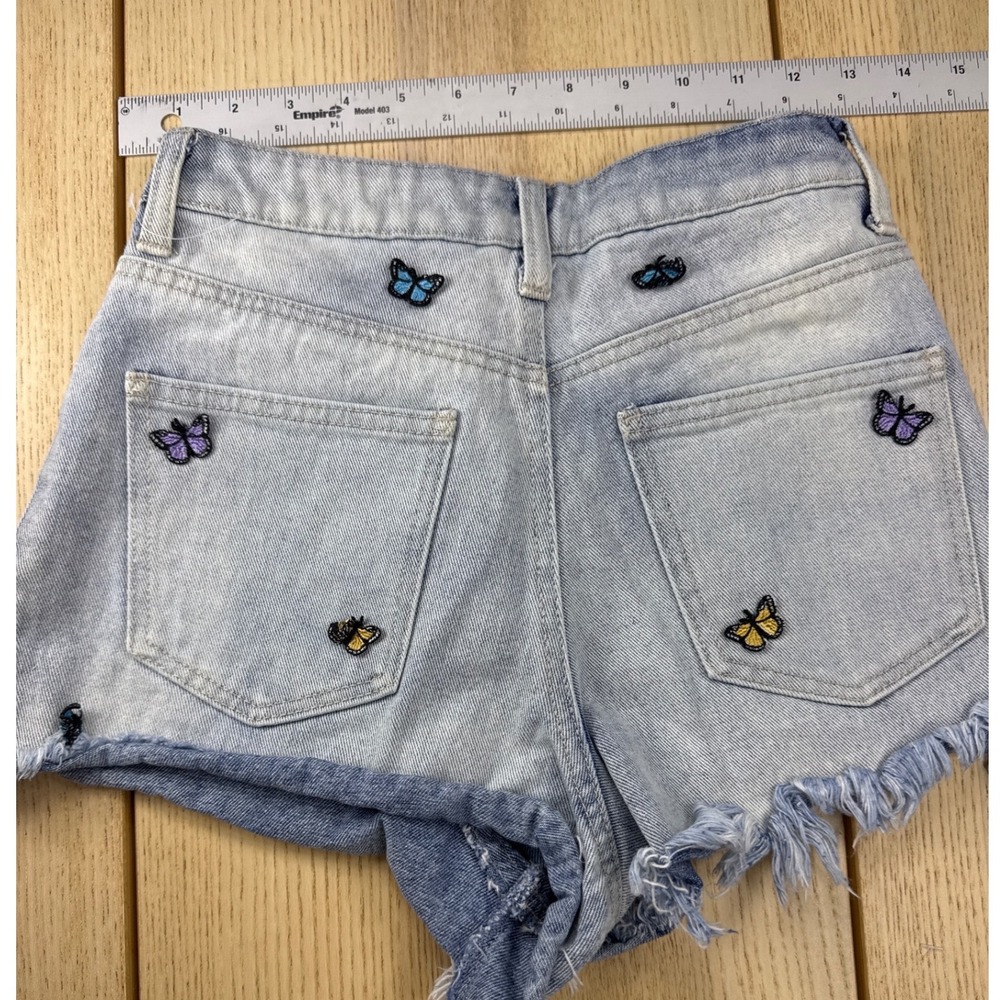 Forever 21 Butterfly Embroidered High Waisted Denim Shorts Light Wash Size 24 - Picture 4 of 5